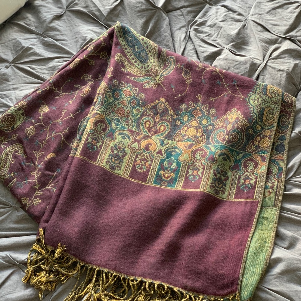 Women’s fashion scarf